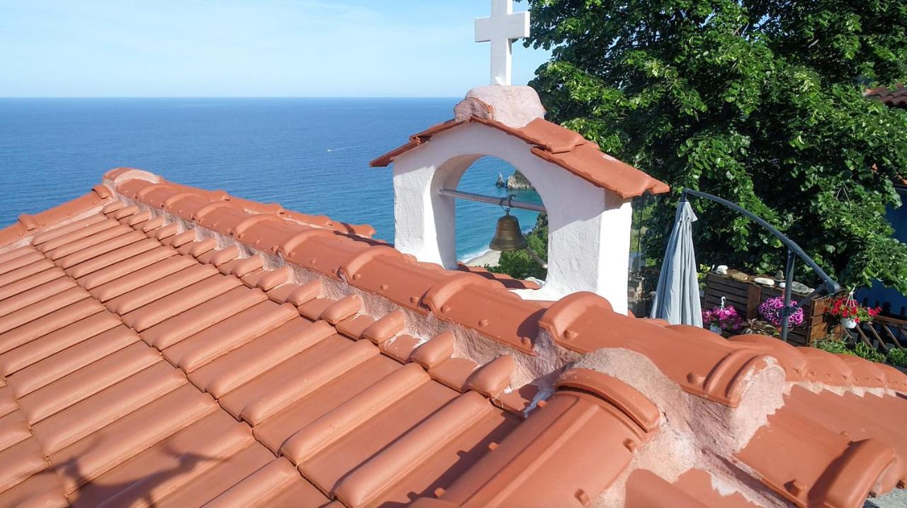 Balcony On The Rocks Villa Agioi Saranta Bagian luar foto