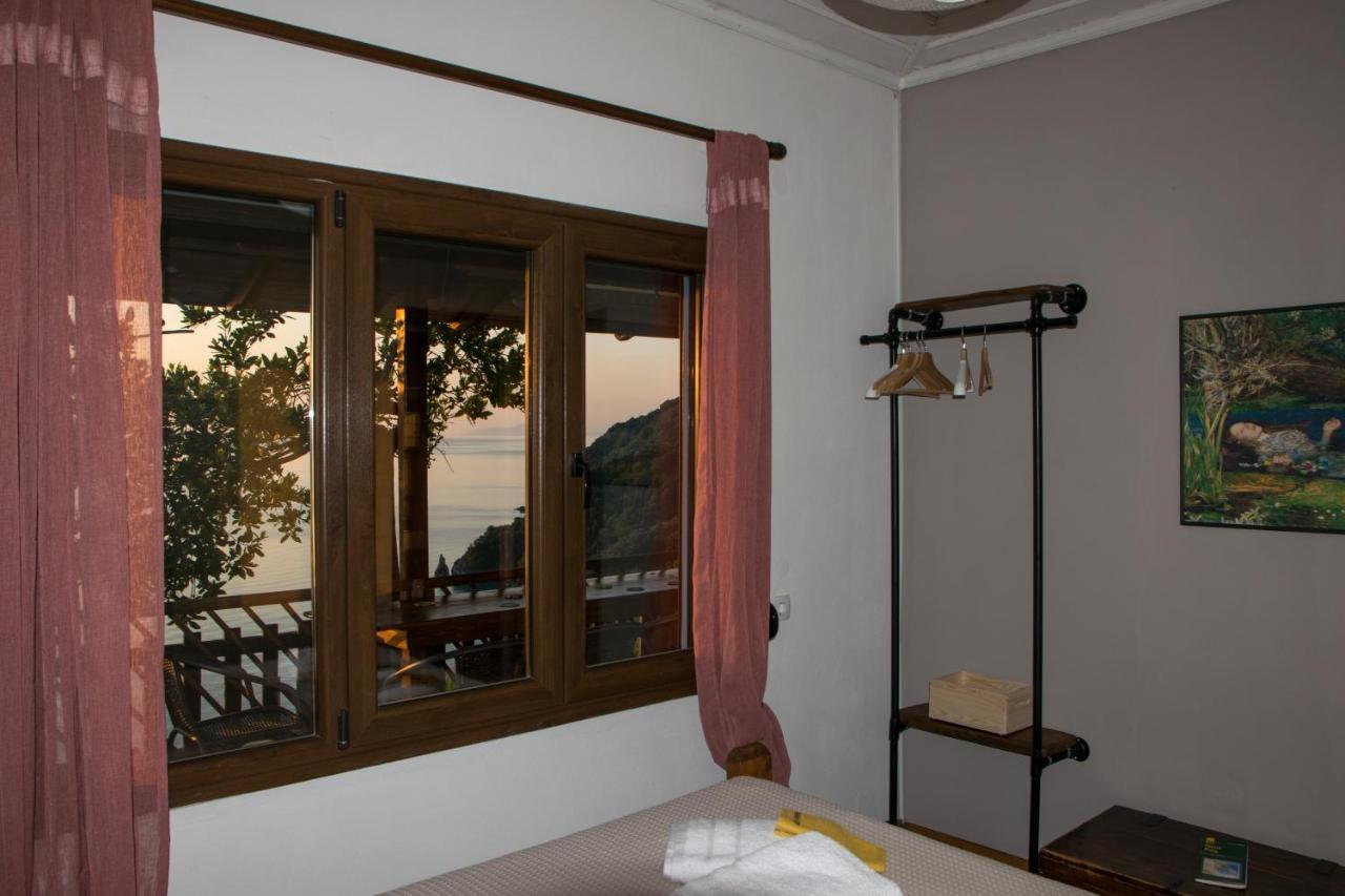 Balcony On The Rocks Villa Agioi Saranta Bagian luar foto