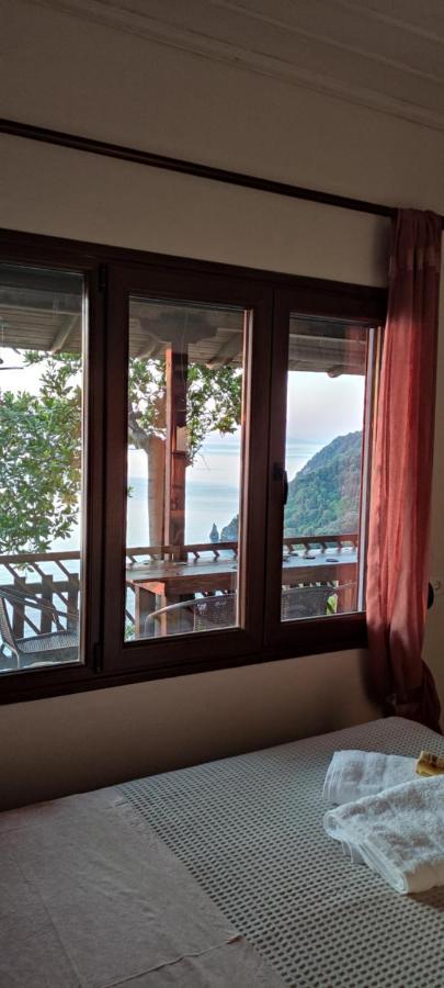 Balcony On The Rocks Villa Agioi Saranta Bagian luar foto